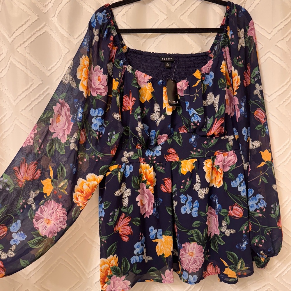 Torrid Navy & Pink Floral Relaxed Blouse NWT - Picture 2 of 4